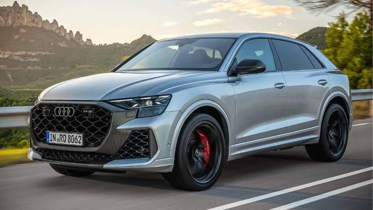 Audi RS Q* Performance 2025 visto de frente
